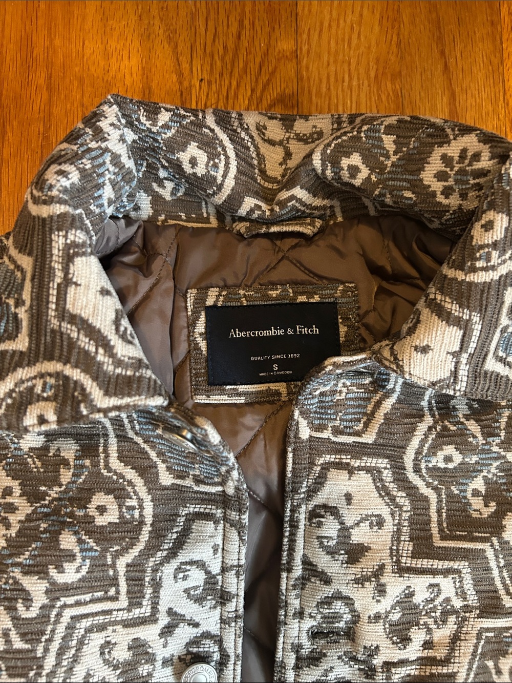 Abercrombie Men’s Tapestry Quilted Jacket- Sz S - Picture 2 of 4